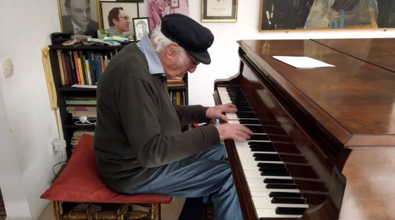 Jazz pianist Dave Lee at the piano in Dave Lee’s Jazz Tales 3 — Duke Ellington, a series by Steve Sklair